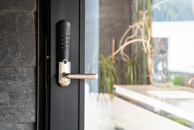 Älylukko Yale Doorman L3 harjattu teräs