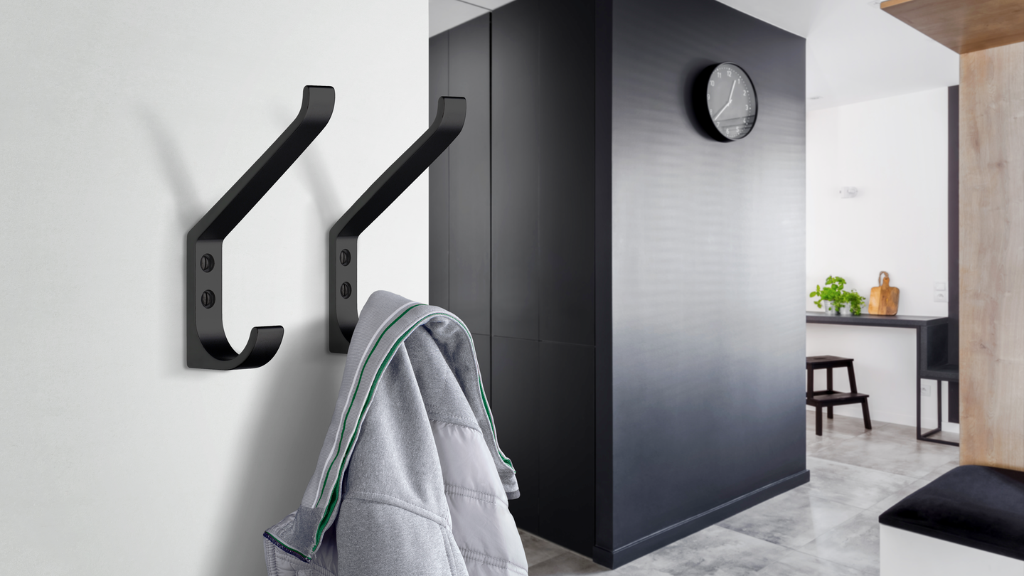 Hattukoukku Beslagsboden 135mm BB1046 musta alumiini