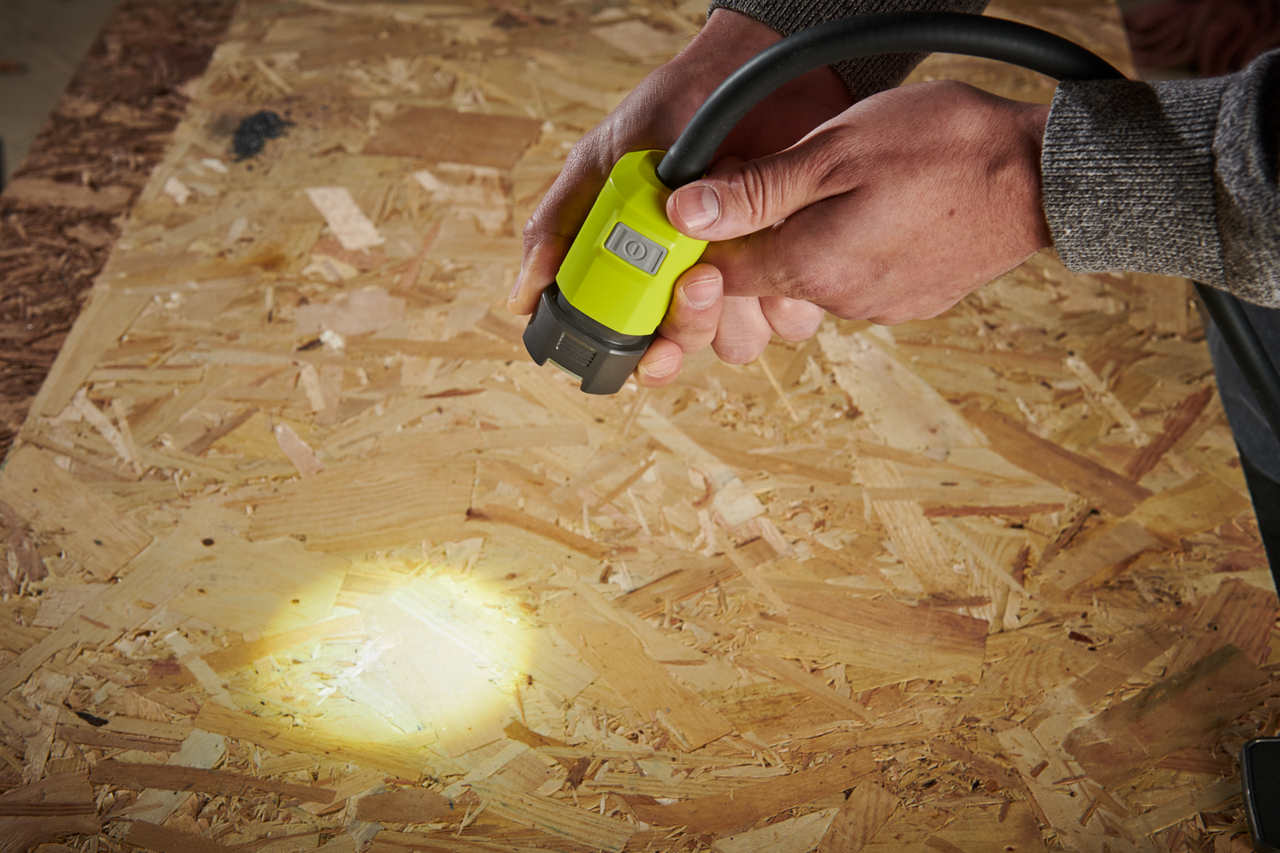 Työvalo Ryobi RLCF18-0 18V ONE+ klipsikiinnityksellä