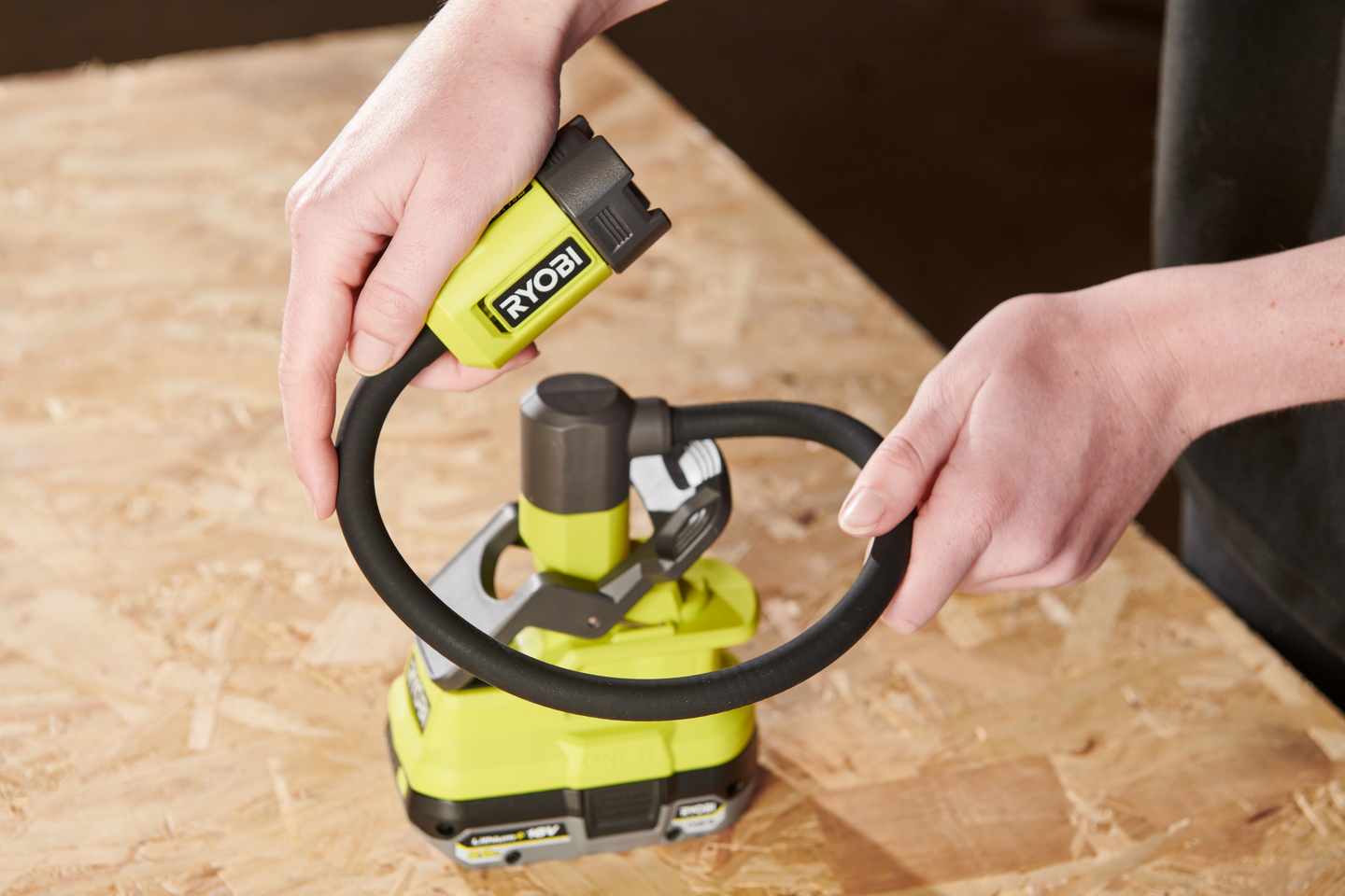 Työvalo Ryobi RLCF18-0 18V ONE+ klipsikiinnityksellä