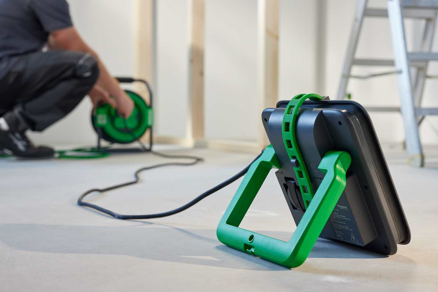 Työmaavalaisin Thorsman 35W 4000lm ladattava IP54