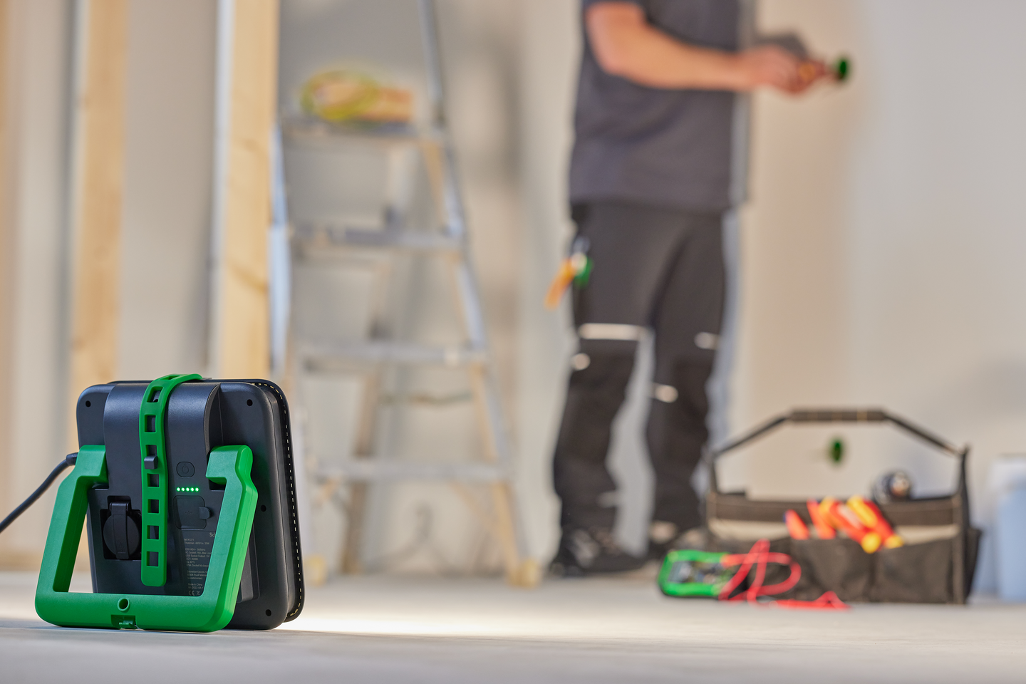 Työmaavalaisin Thorsman 35W 4000lm ladattava IP54