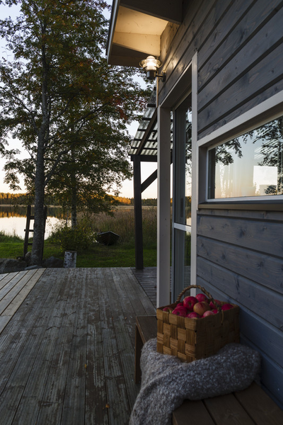 Ulkoseinävalaisin Airam Käpylä mini E27 musta