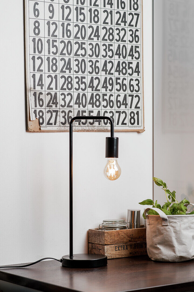 Pöytävalaisin Airam Nita E27 40W musta