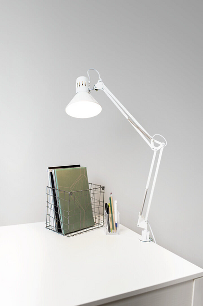 Pöytävalaisin Airam Venla E27 40W valkoinen