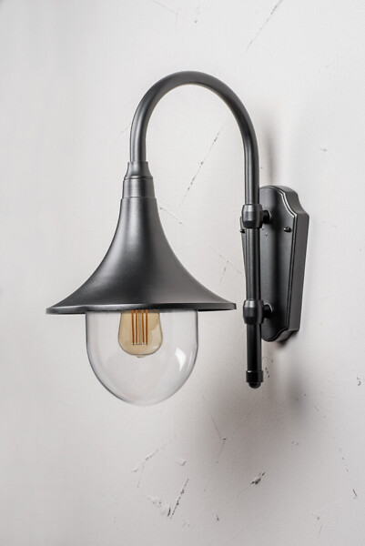 Ulkoseinävalaisin Airam Kartano TR-U E27 musta