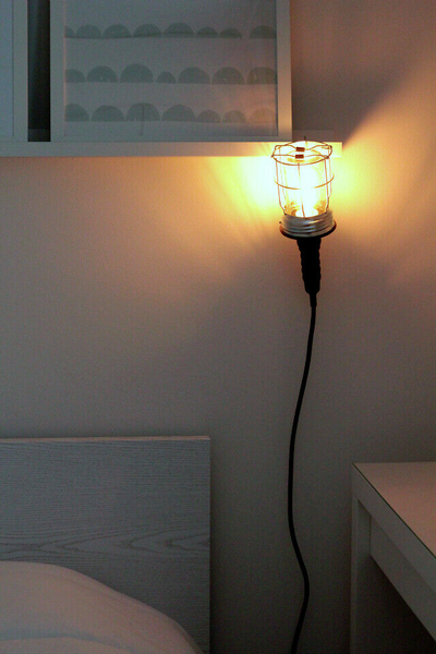 Roikkavalaisin Airam IP54 60W musta