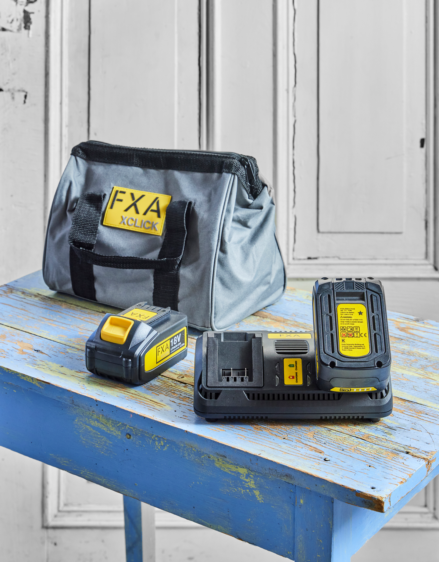 Akku-ja laturipaketti FXA XCLICK 18V-L Power Pack 2x4,0Ah + laturi