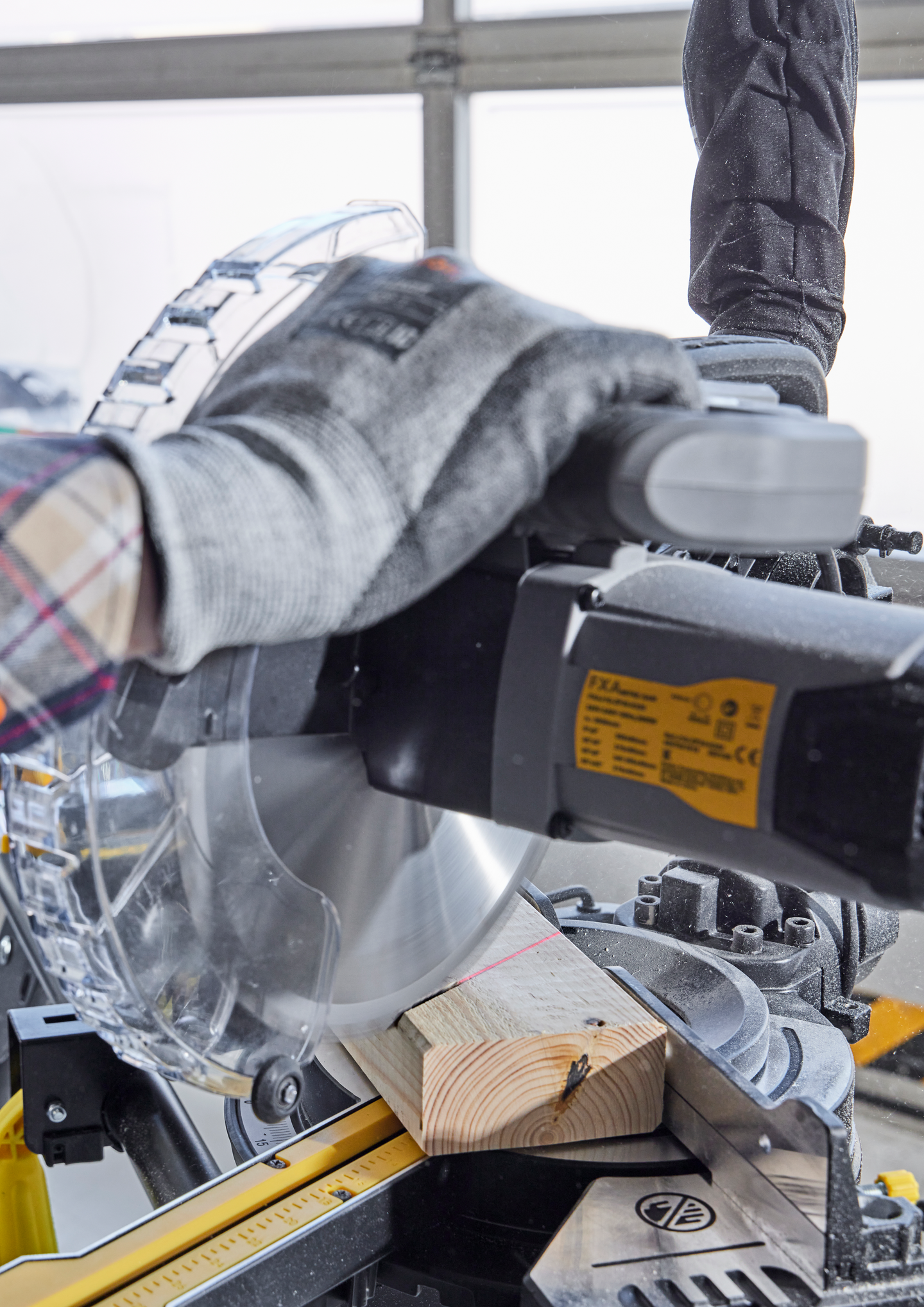 Katkaisu- ja jiirisaha FXA HF 255E/2000