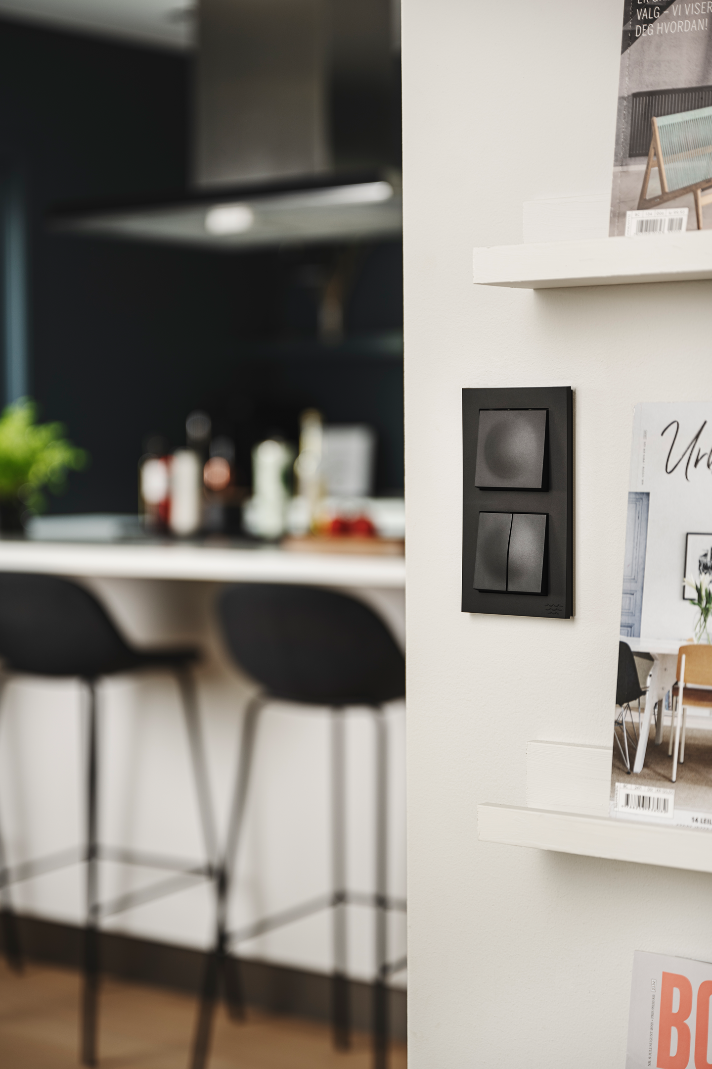 Peitelevy Elko Plus 2-osainen IP20/86mm Ocean Plastic musta