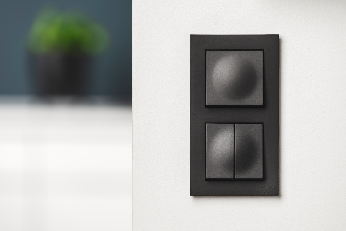 Peitelevy Elko Plus 2-osainen IP20/86mm Ocean Plastic musta