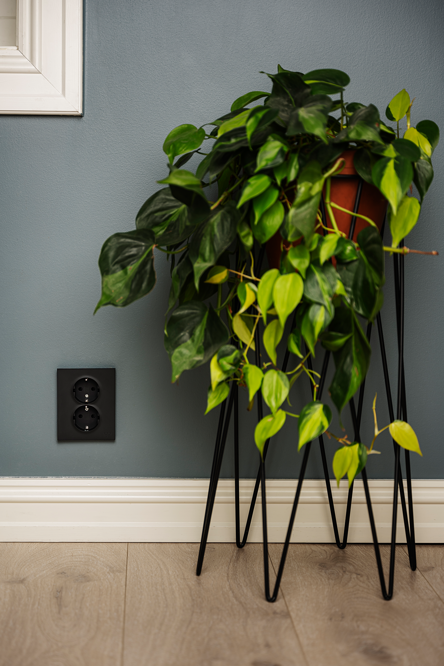 Pistorasia Elko Plus 2S/16A/250V/IP21 uppoasennus Ocean Plastic musta