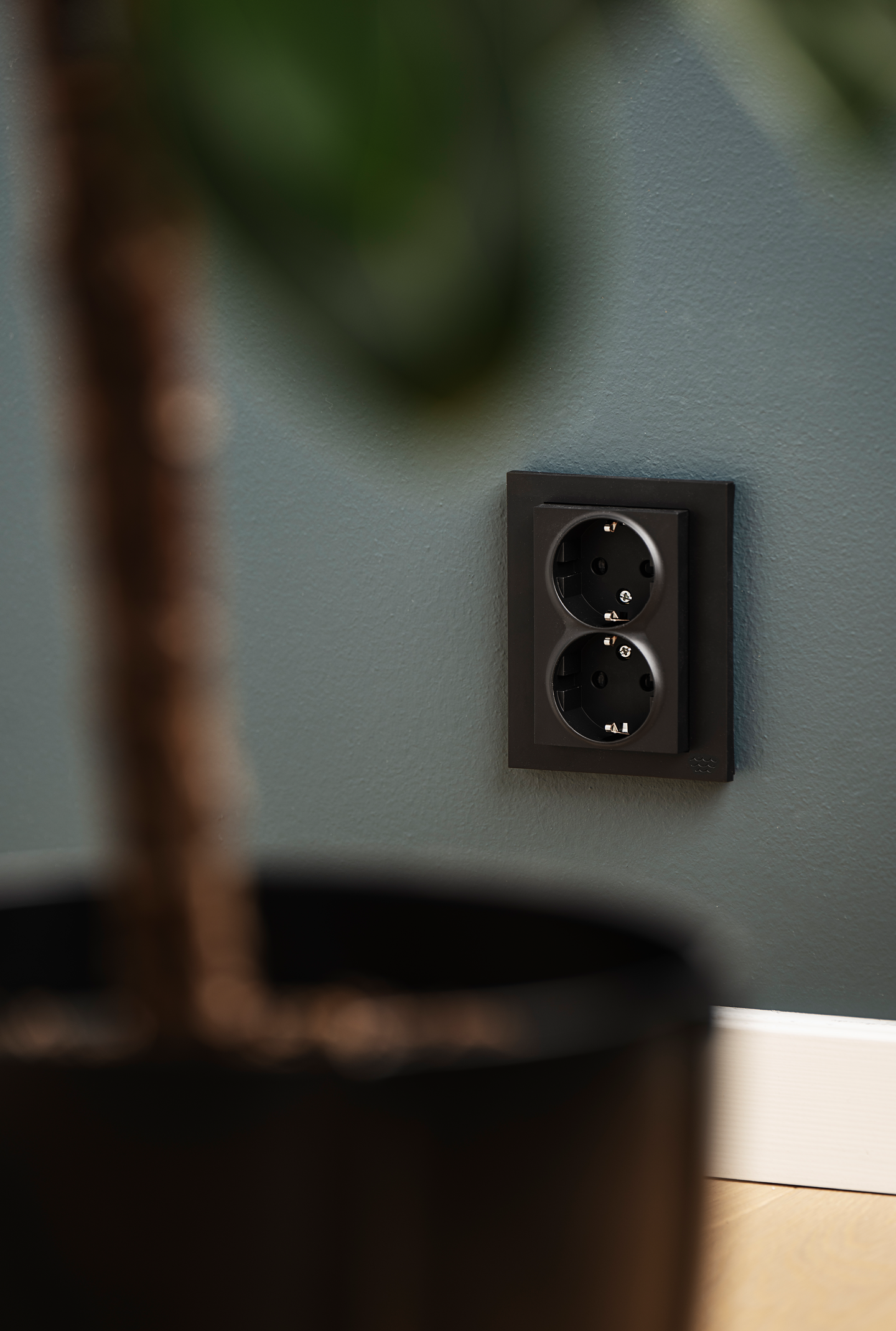 Pistorasia Elko Plus 2s/16a/IP21/Upj/ musta