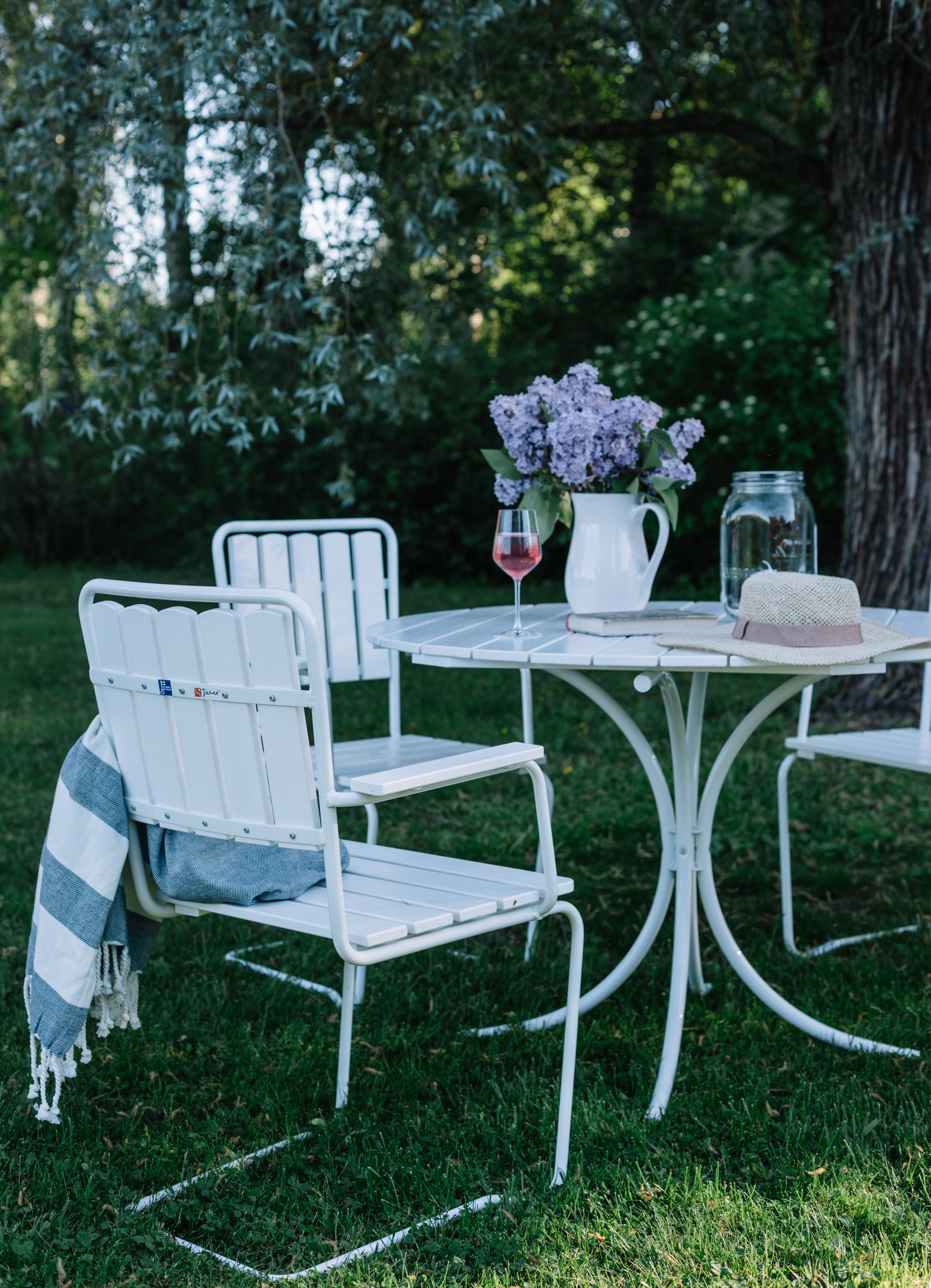 Pöytä Varax Suvisaari pyöreä valkoinen