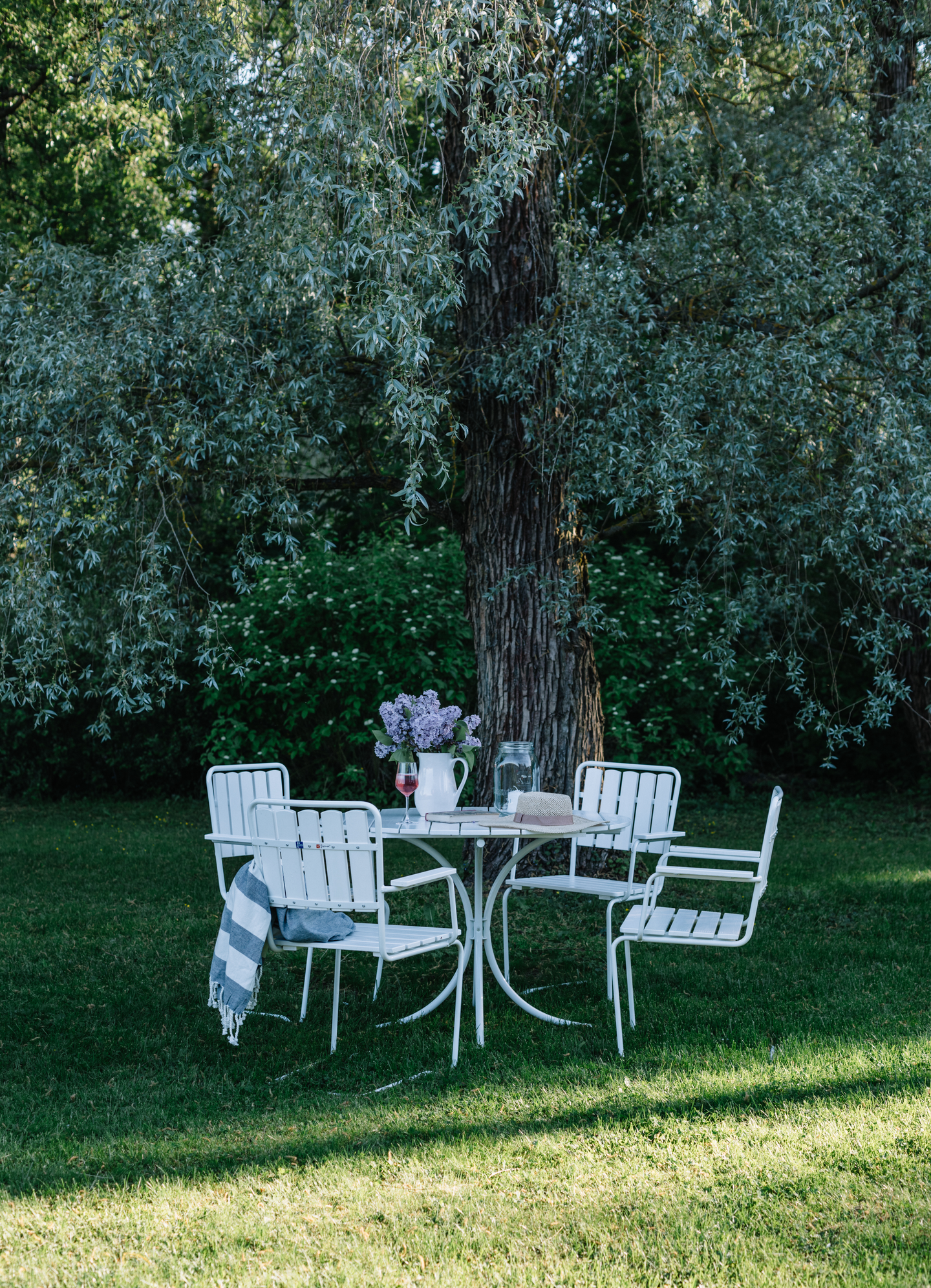 Pöytä Varax Suvisaari pyöreä valkoinen