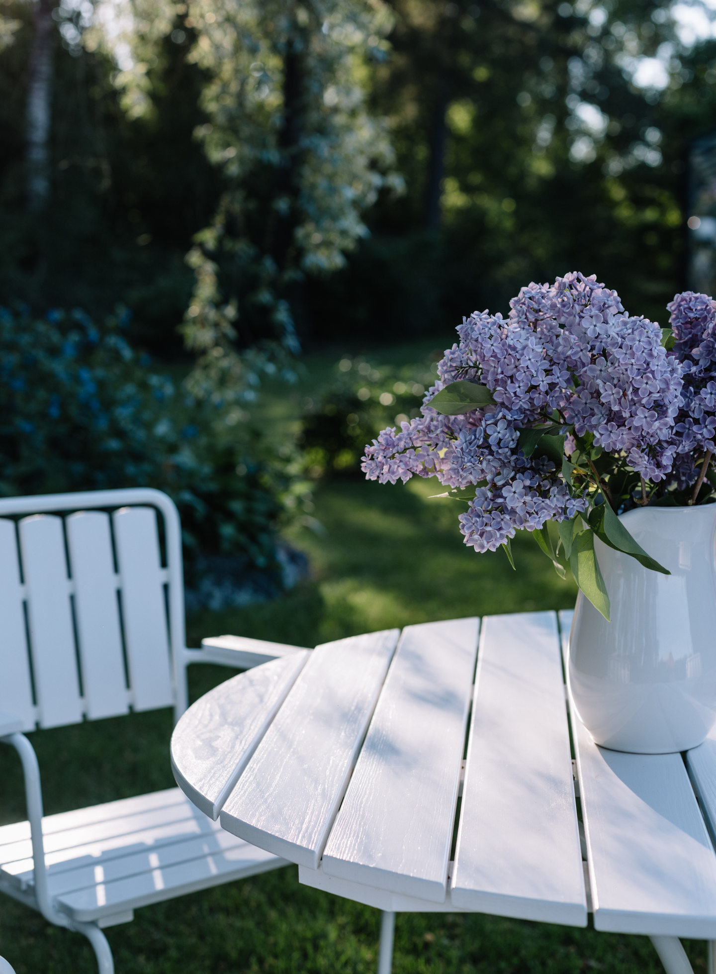 Pöytä Varax Suvisaari pyöreä valkoinen