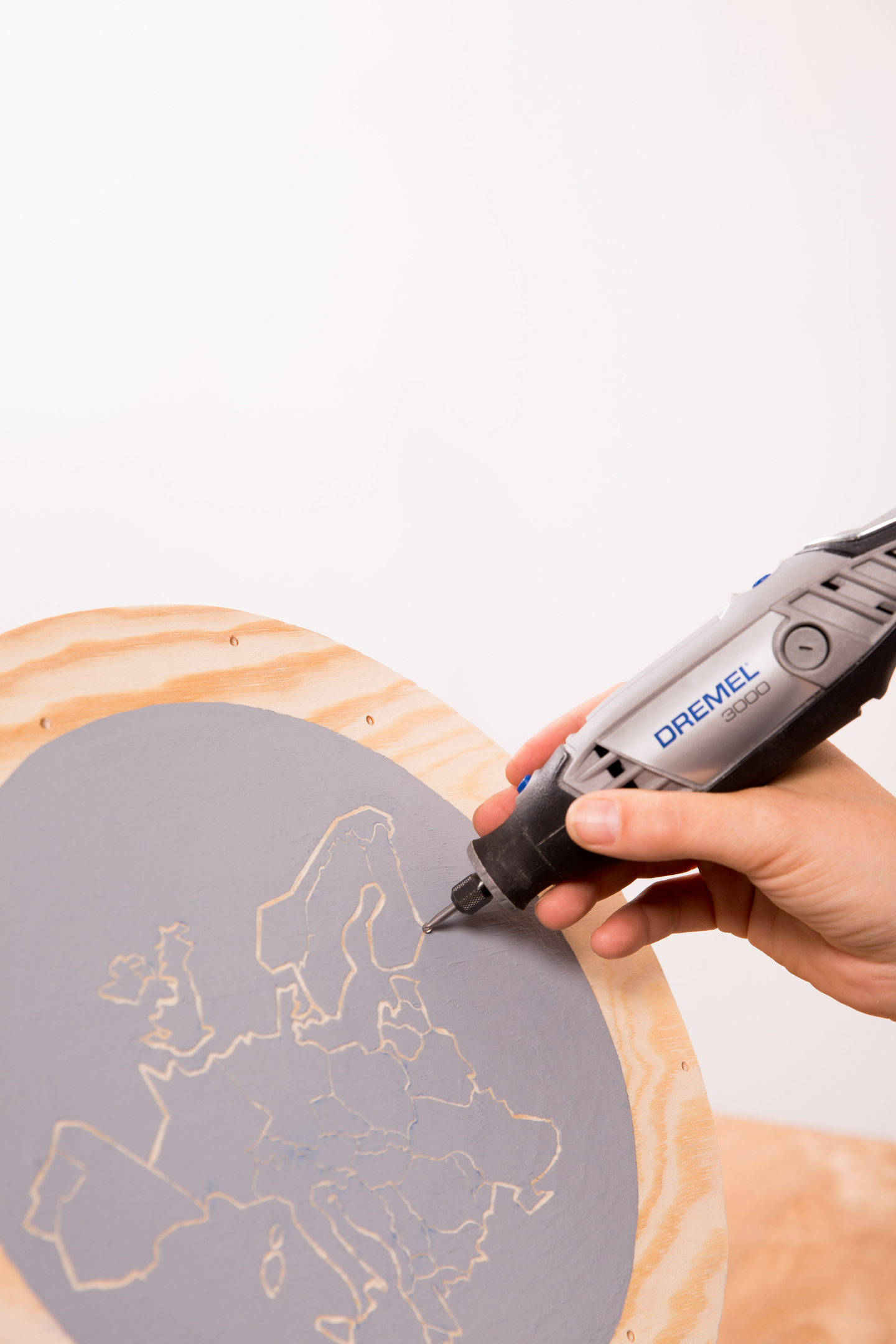 Yleistarvikeskesarja Dremel 681 puun työstö