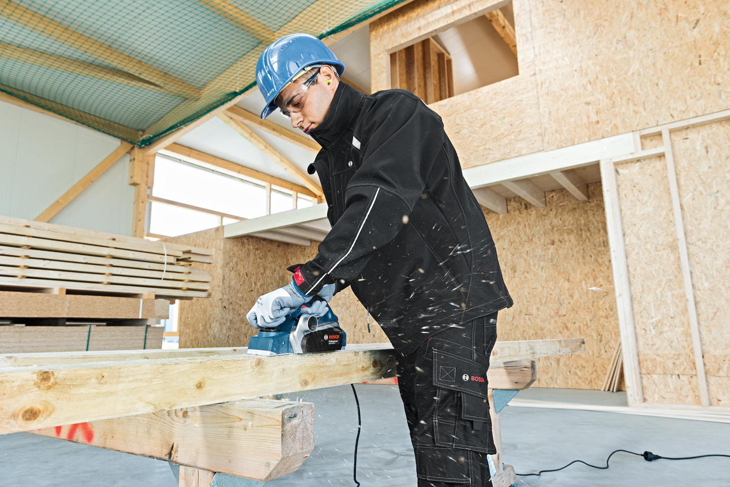 Höylä Bosch GHO 26-82 d + laukku