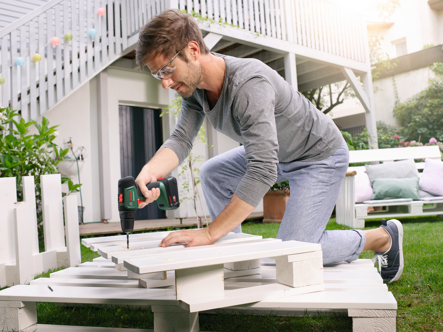 Akkuporakone Bosch UniversalDrill 18V 2x1,5Ah + Systembox