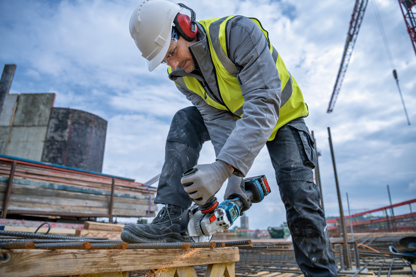 Akkukulmahiomakone Bosch GWS 18V-15 PSC Solo