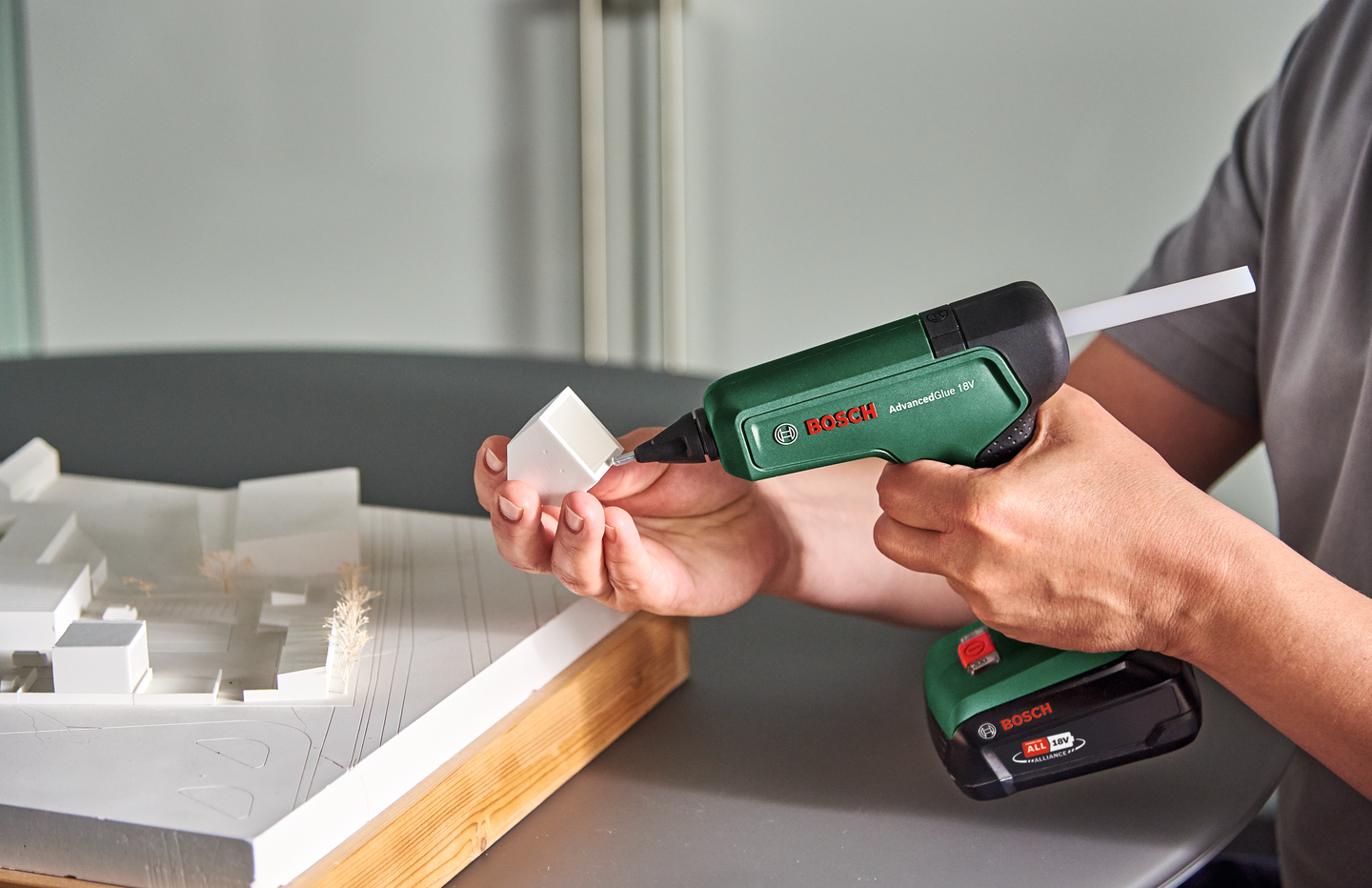 Akkuliimapistooli Bosch AdvancedGlue 18V Solo