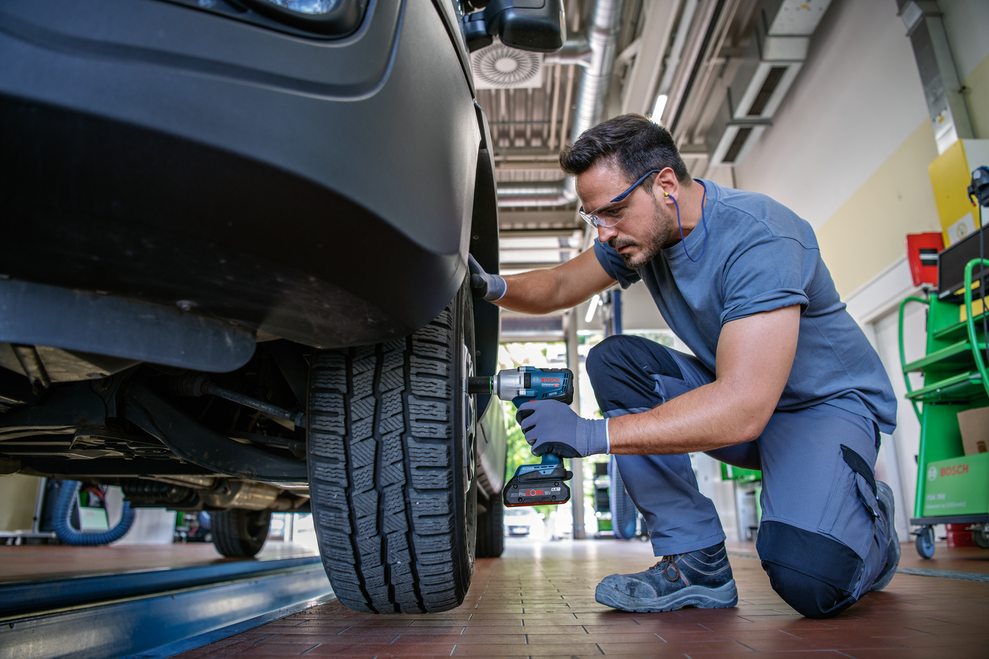 Akkuiskumutterinväännin Bosch GDS 18V-450 HC Solo L-Boxx GCY