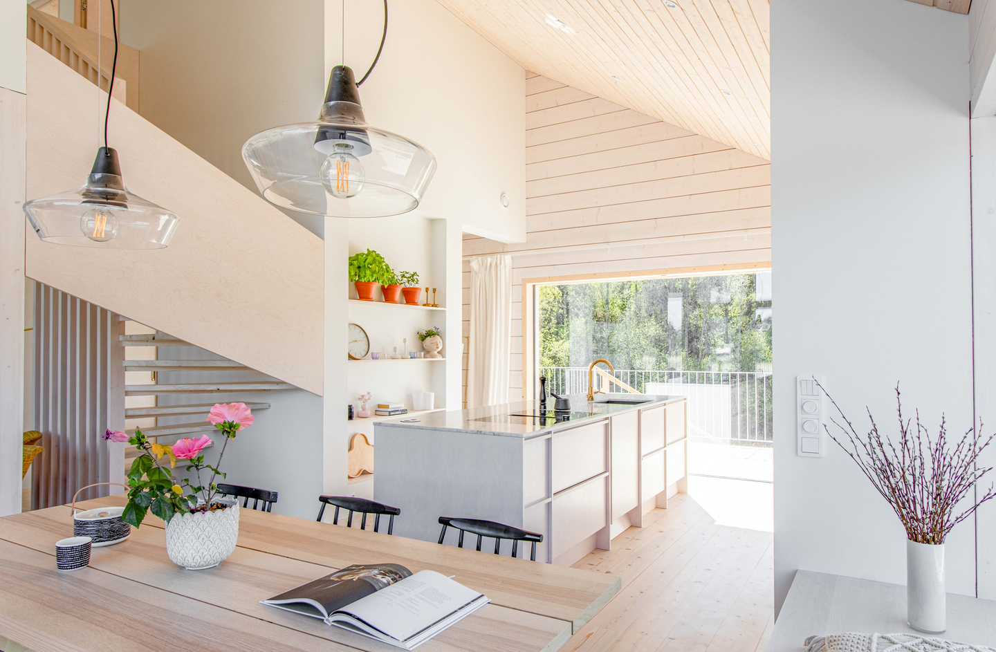 Riippuvalaisin Sessak Laaka musta