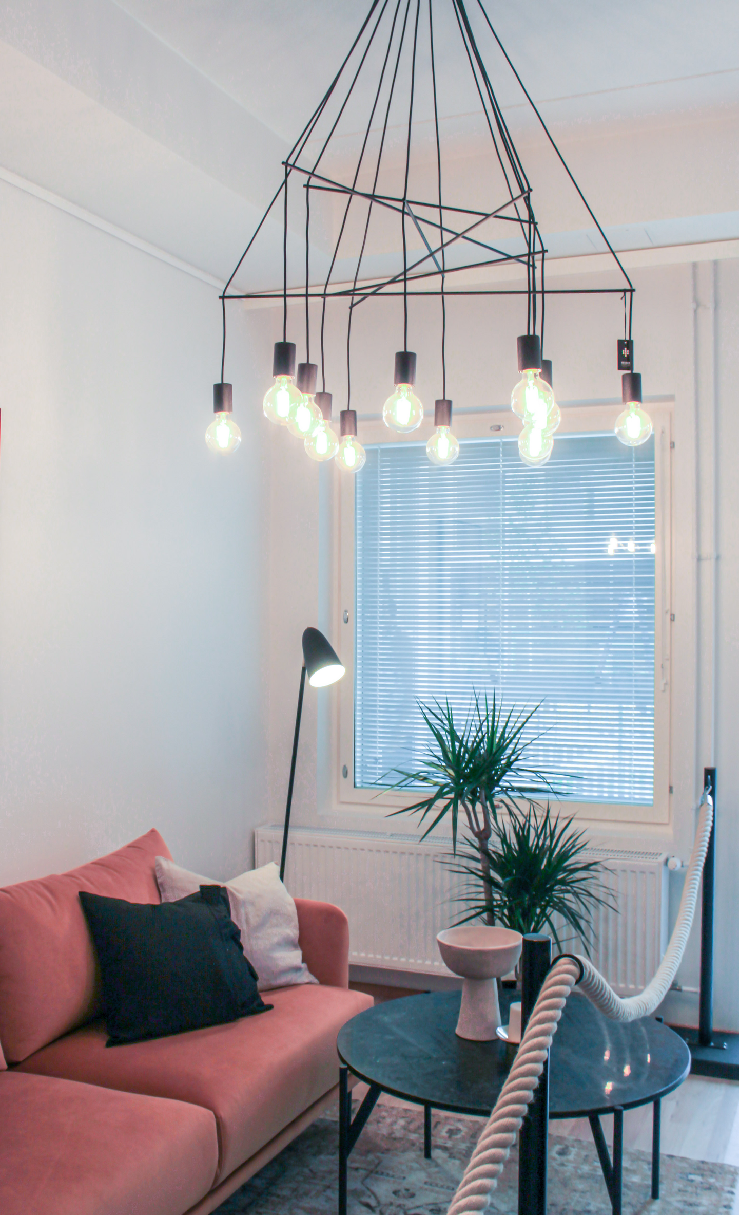 Riippuvalaisin Sessak Pisces 12-osainen musta