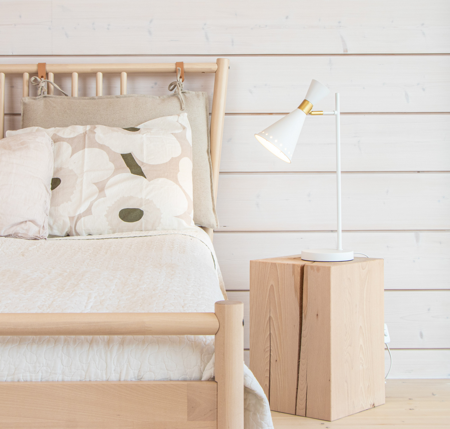 Pöytävalaisin Sessak Ayla valkoinen