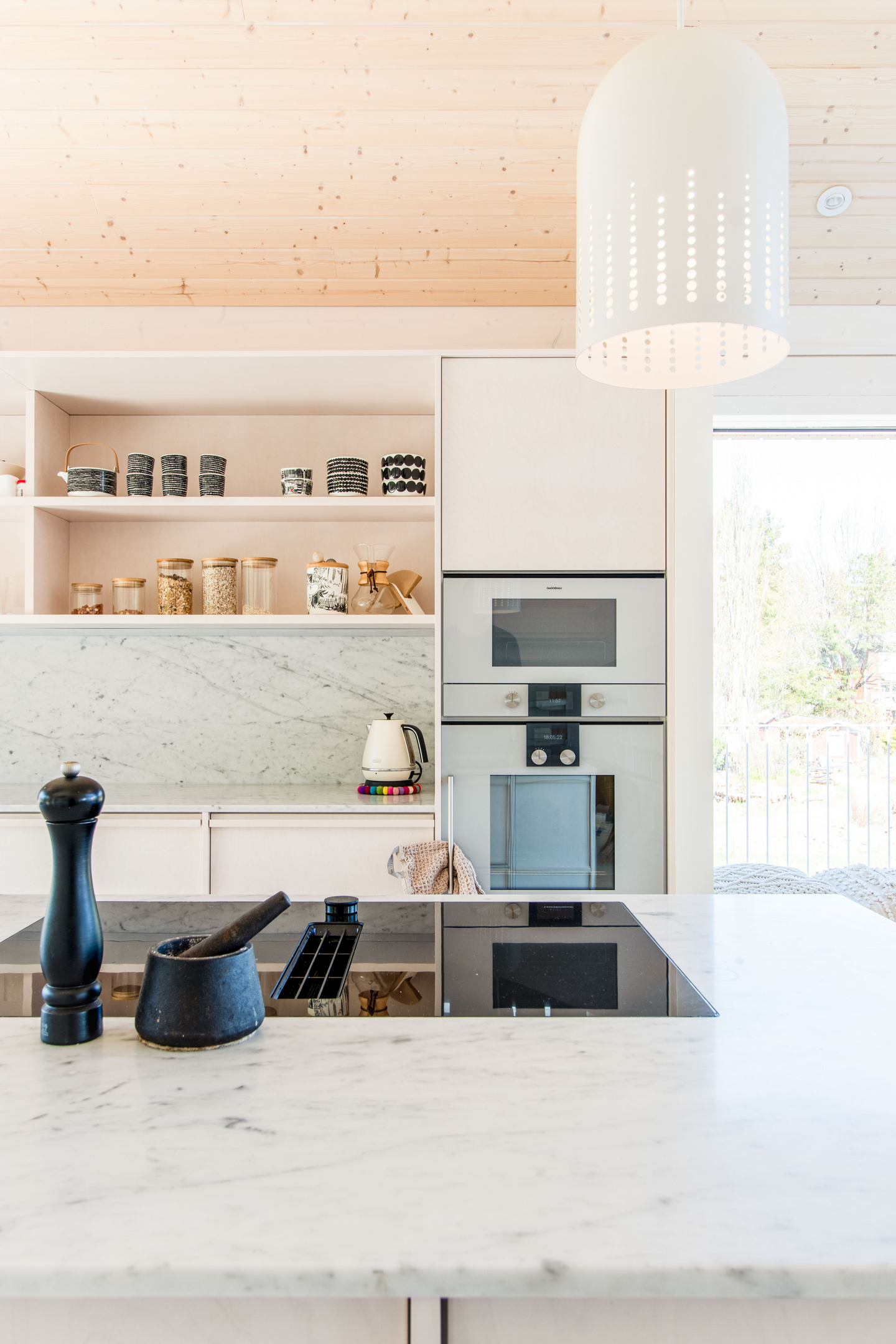 Riippuvalaisin Sessak Pisarat valkoinen