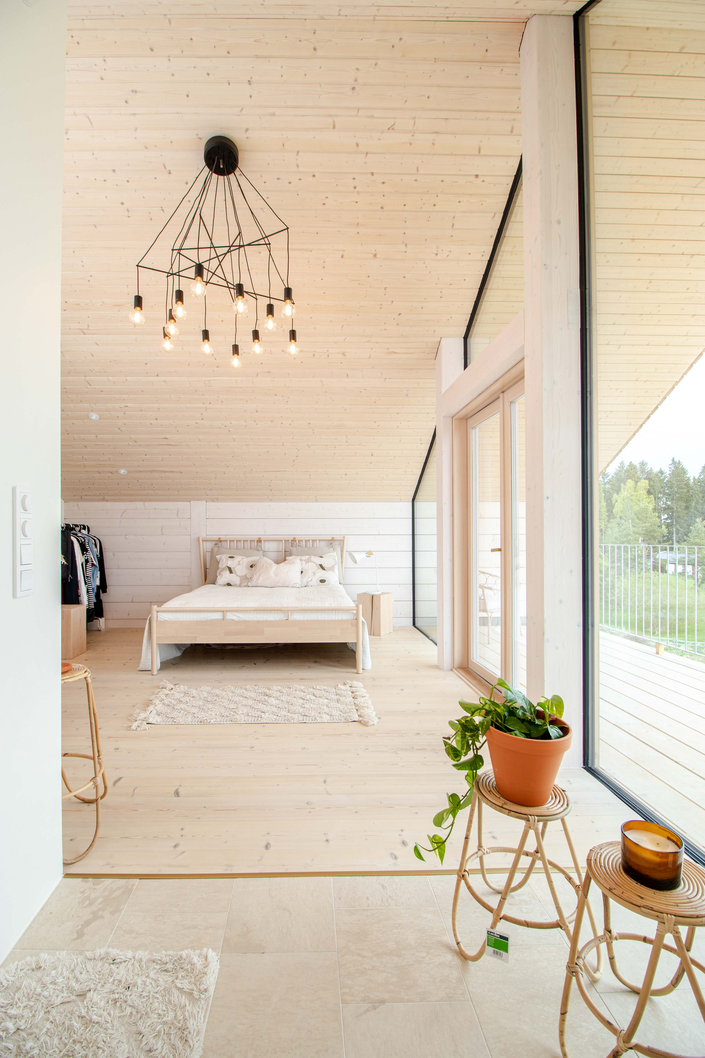 Riippuvalaisin Sessak Pisces 12-osainen musta