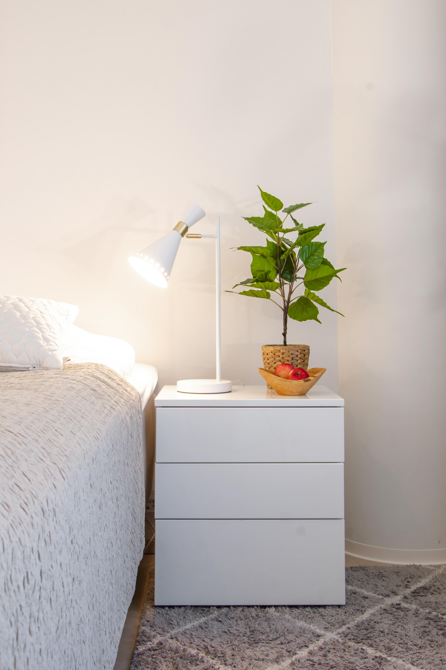 Pöytävalaisin Sessak Ayla valkoinen