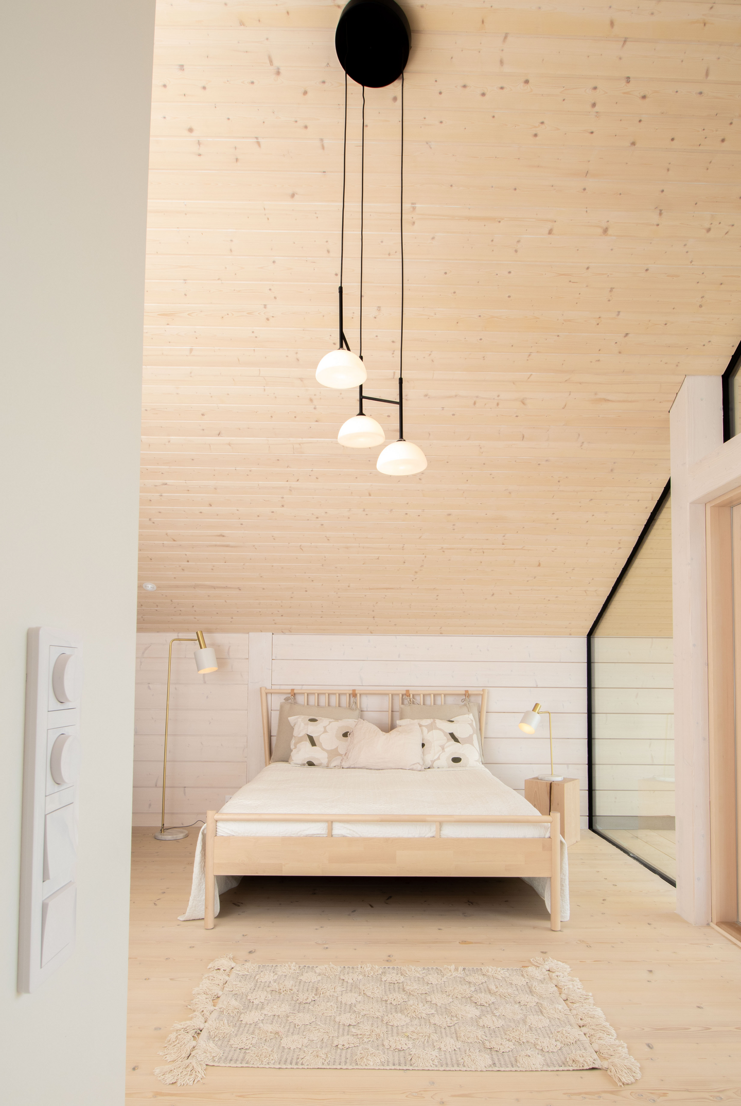 Riippuvalaisin Sessak Edith musta