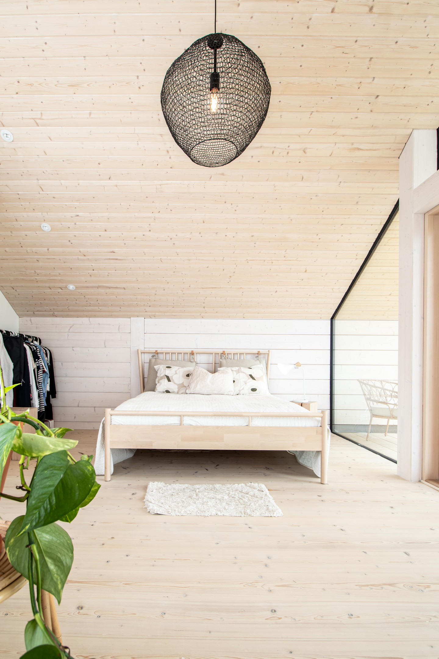 Riippuvalaisin Sessak Penny musta