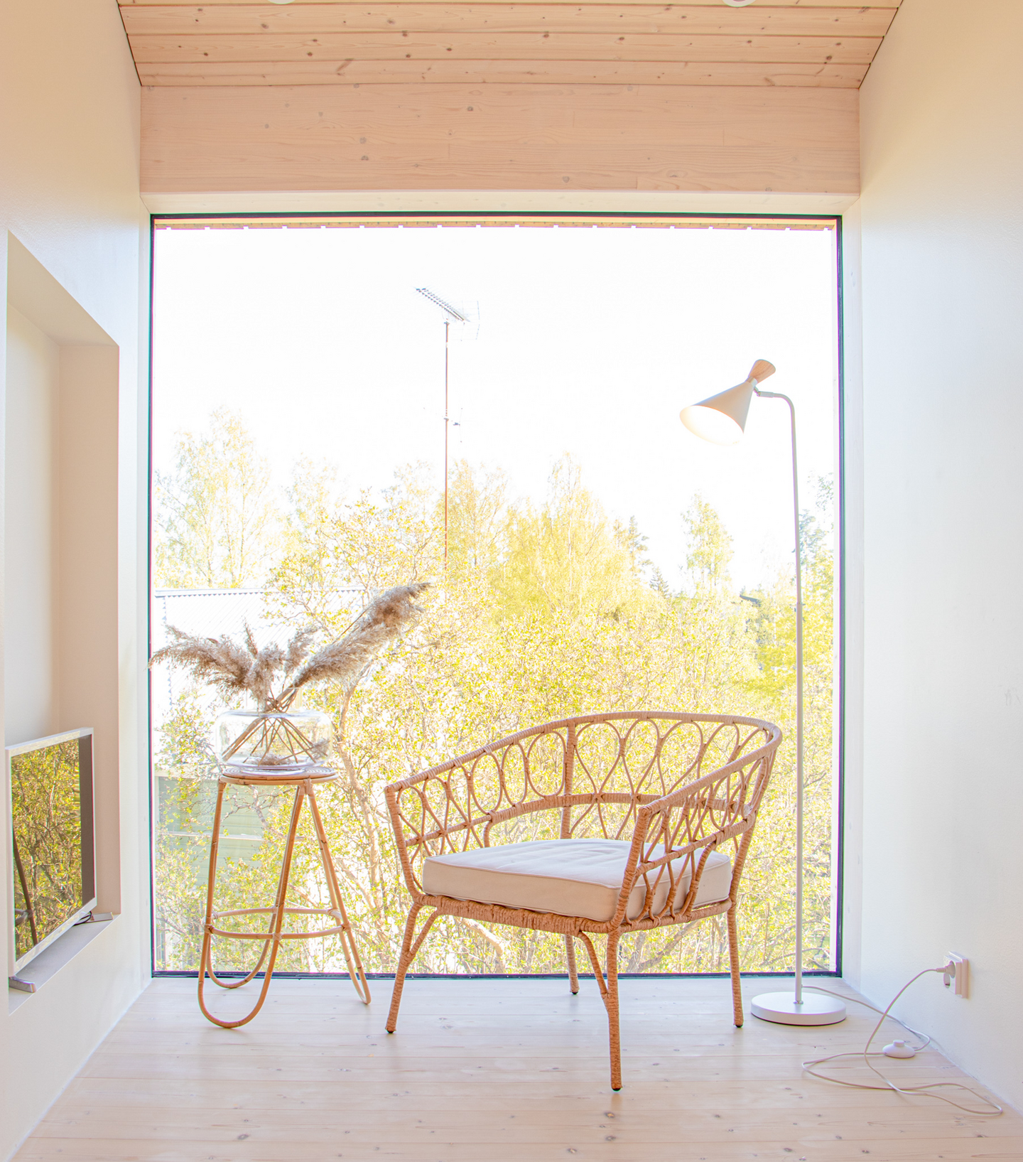 Lattiavalaisin Sessak Adam valkoinen/puu