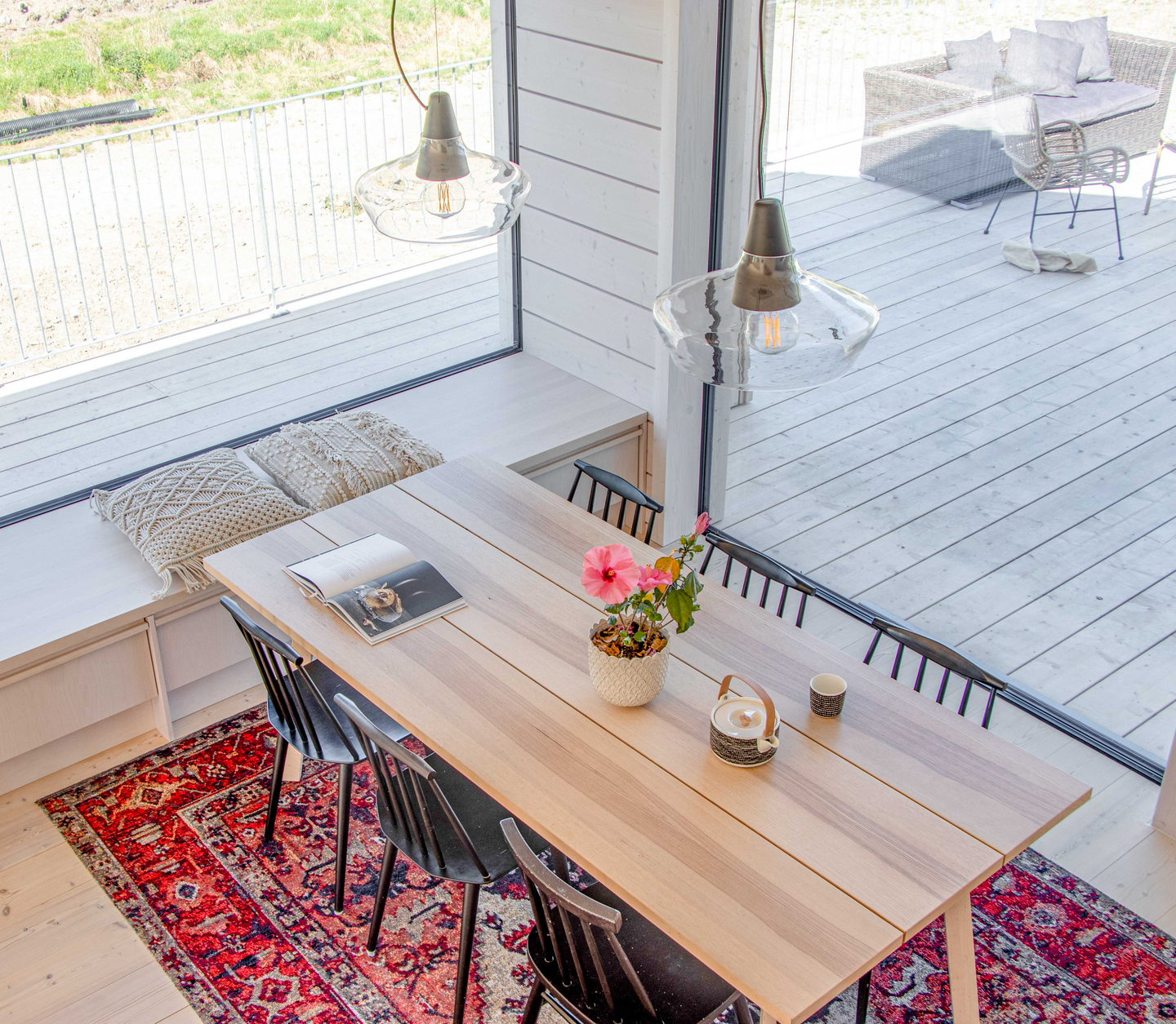 Riippuvalaisin Sessak Laaka musta