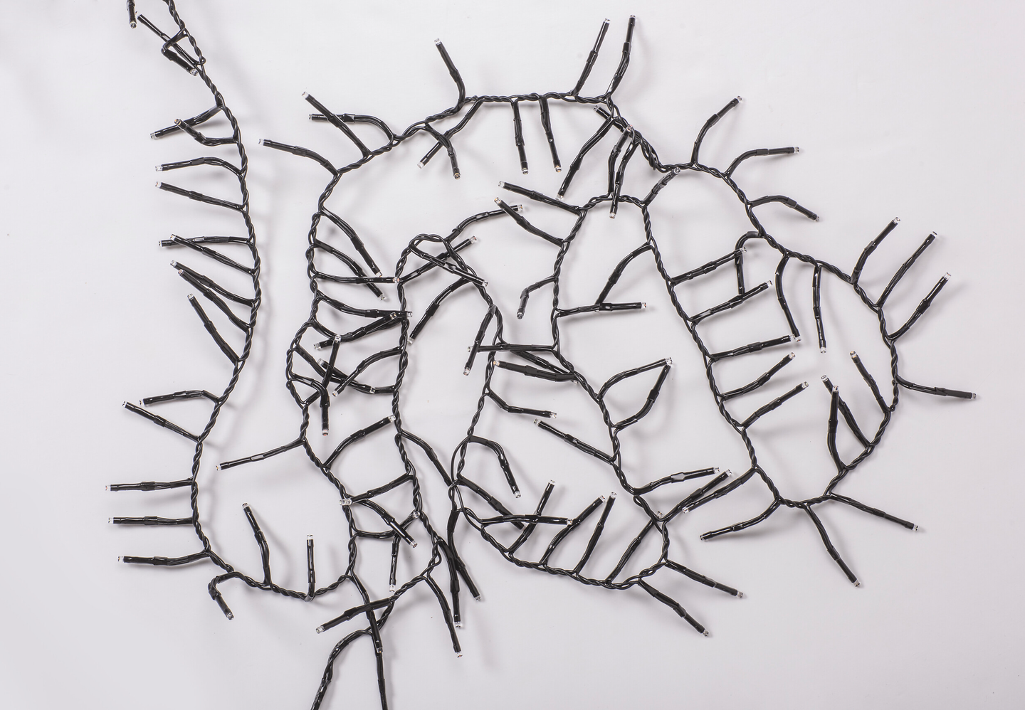 Led-sarja Airam Elbe 3,6m värimix tummalla johdolla