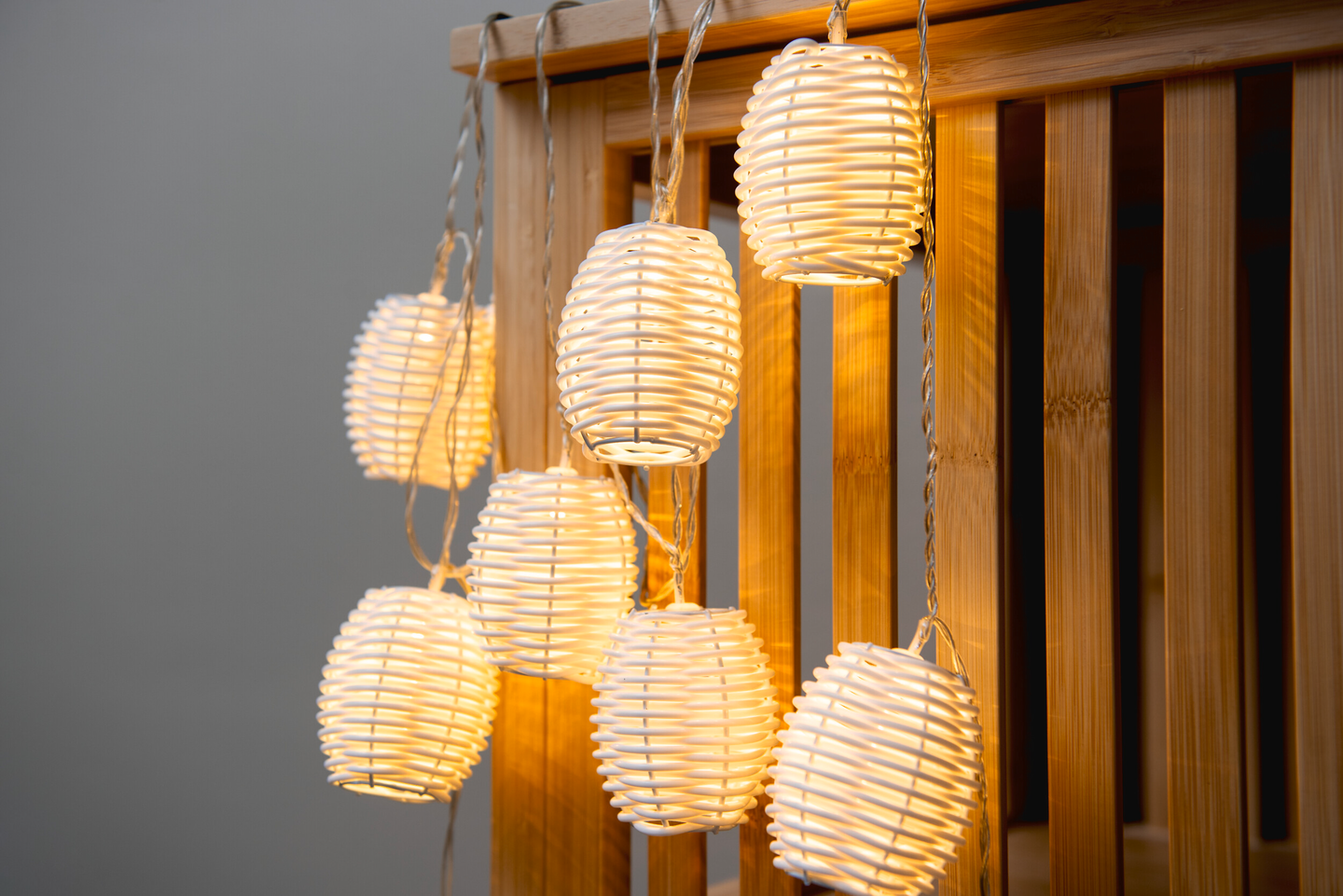 Rottinkilyhtysarja Airam Santorini valkoinen