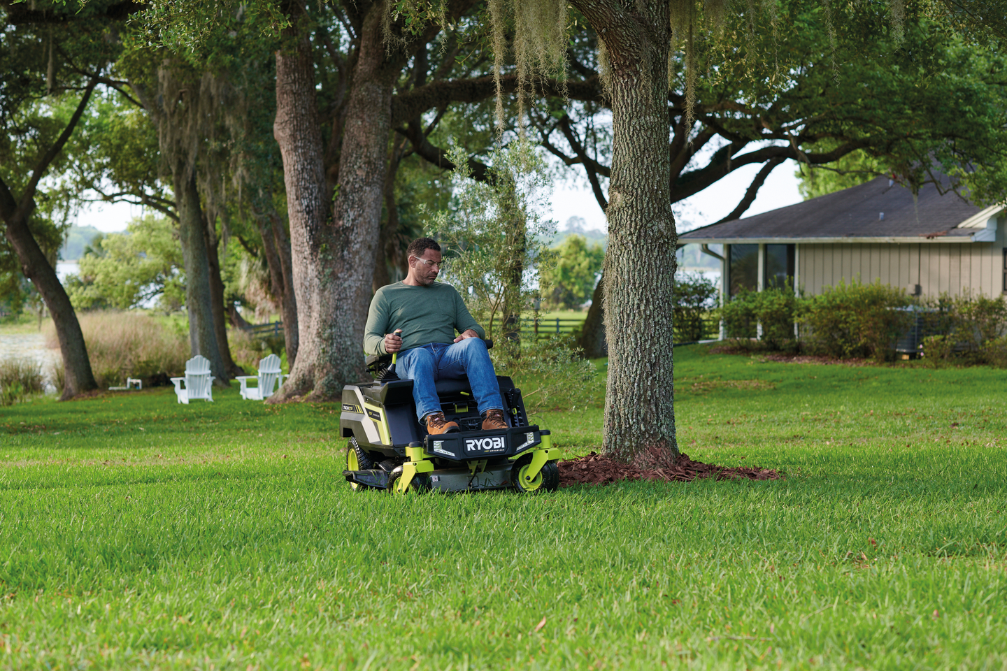 Akkuajoleikkuri Ryobi RY72ZTRX76-210 72V 2x10Ah joystick-ohjaus