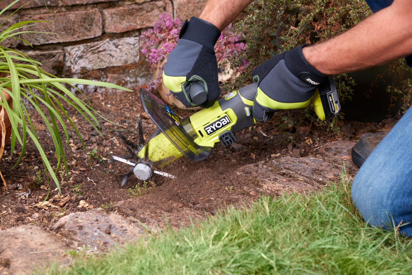 Möyhennin Ryobi RY18HCA-0 18V ONE+ runko