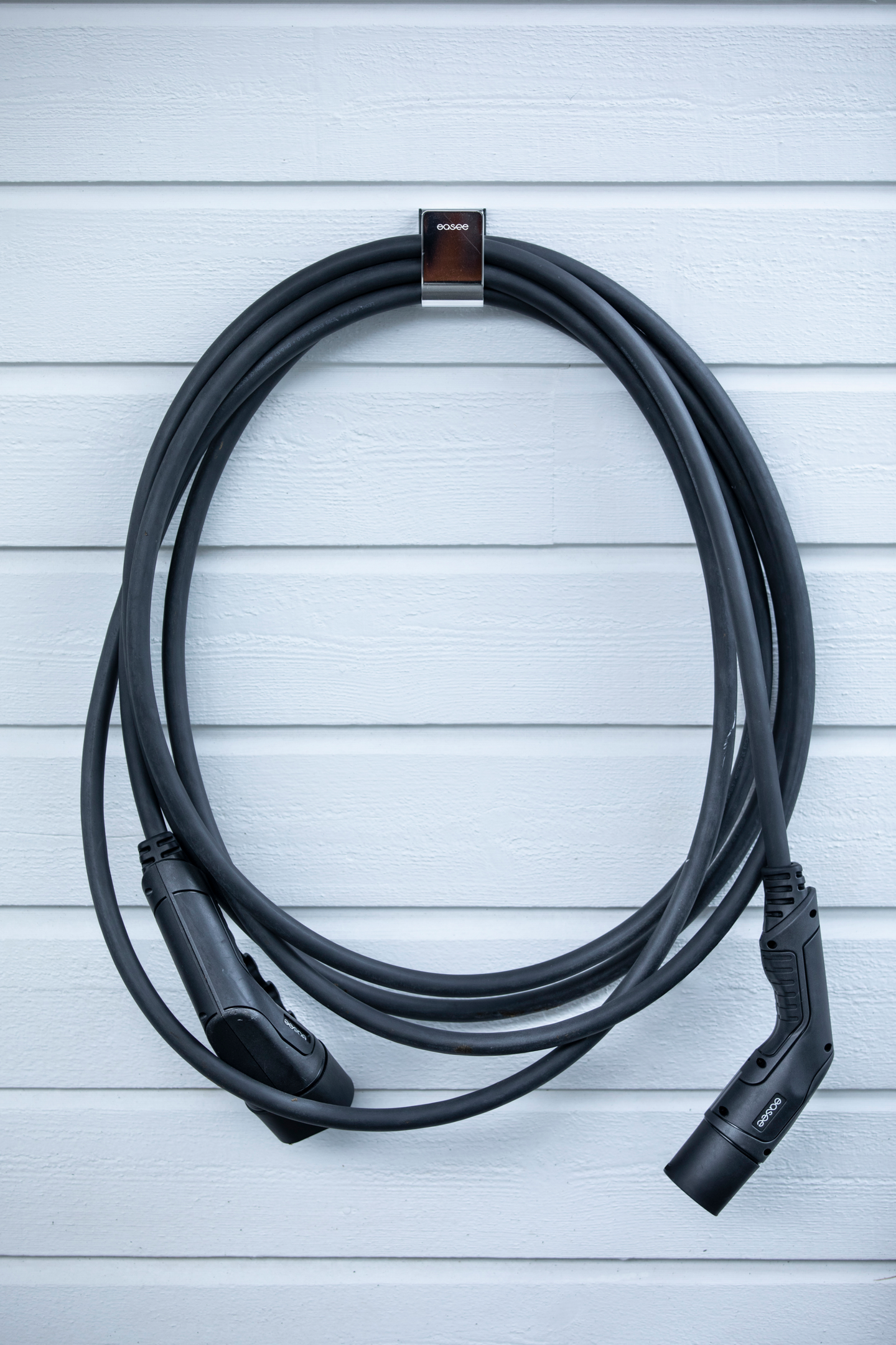 Latausaseman tarvike Easee U-Hook -kaapelipidike Premium