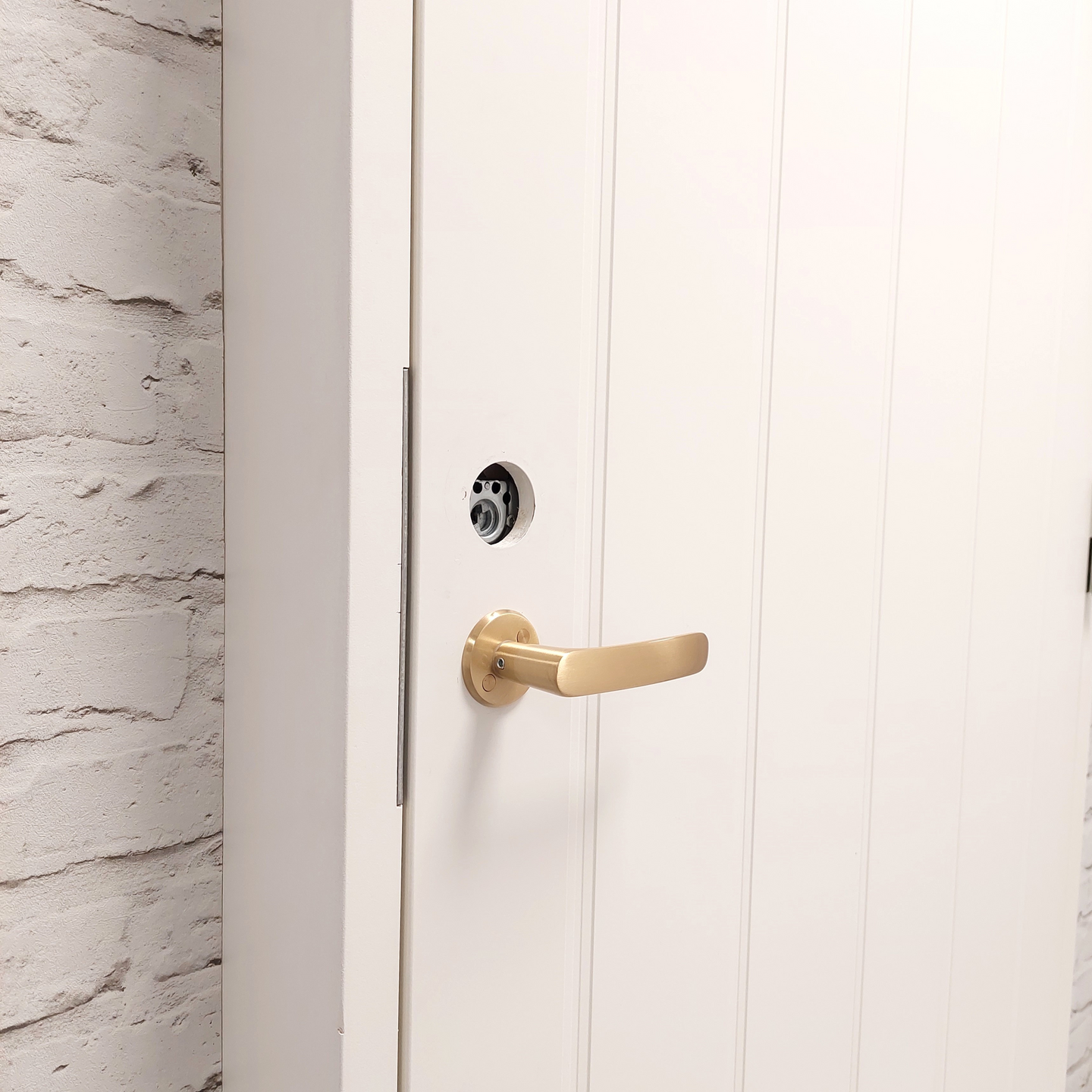 Ulko-oven painike Cello 1056 messinki/harjattu