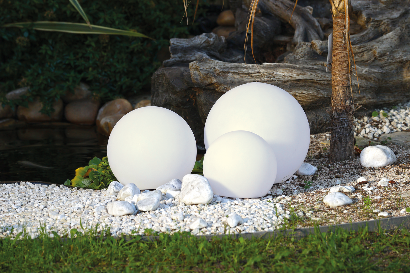 Valaisin aurinkokennolla suihkulähteisiin MultiBright SolarFloat 20 Led