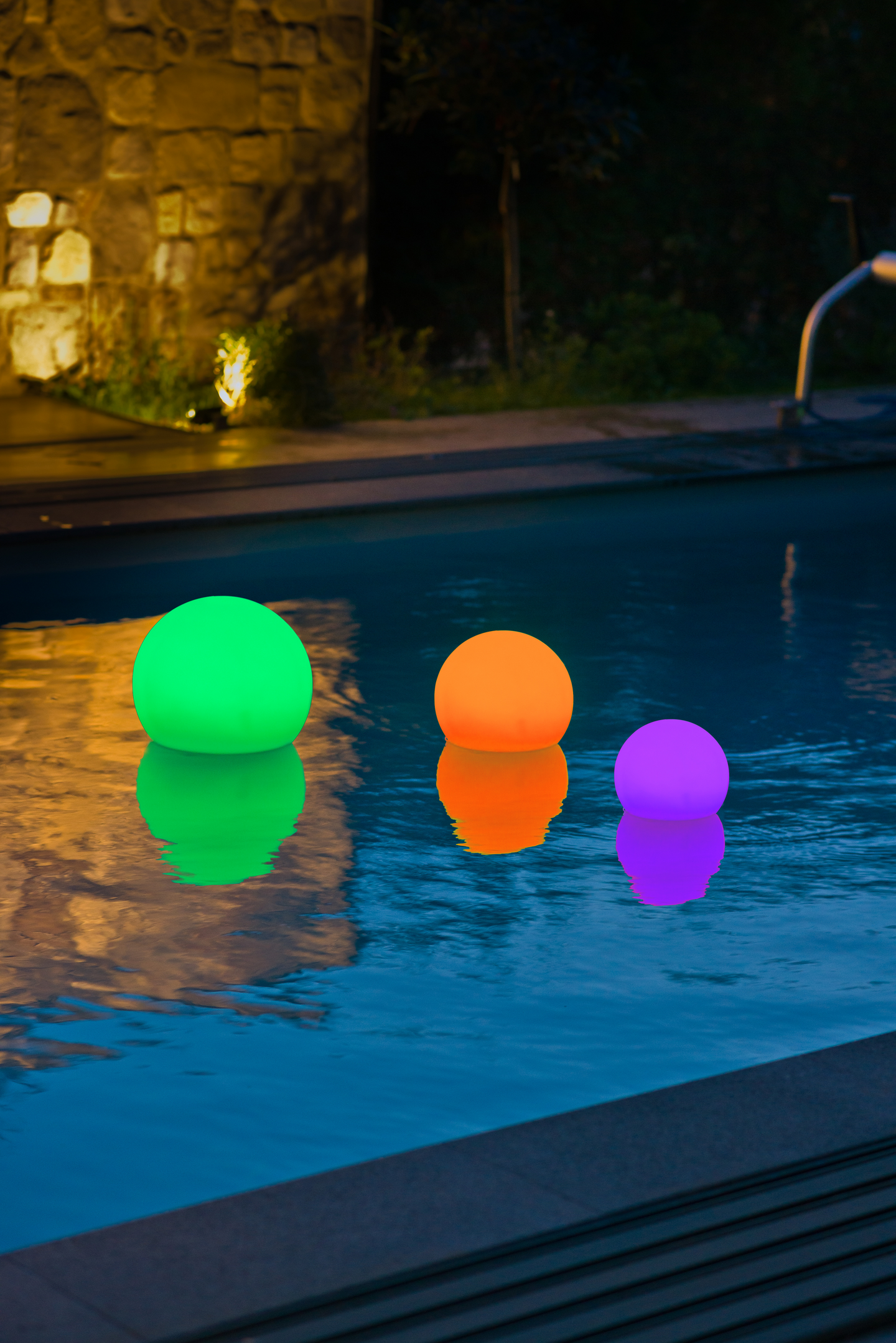 Valaisin aurinkokennolla suihkulähteisiin MultiBright SolarFloat 20 Led