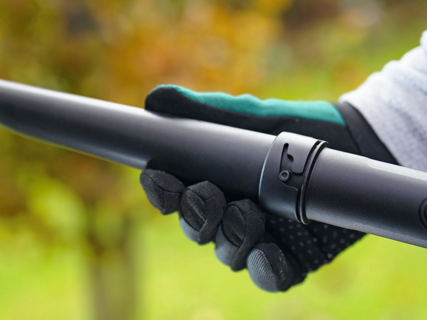 Akkulehtipuhallin Bosch Universal LeafBlower 18V-130 1x2,5Ah + laturi