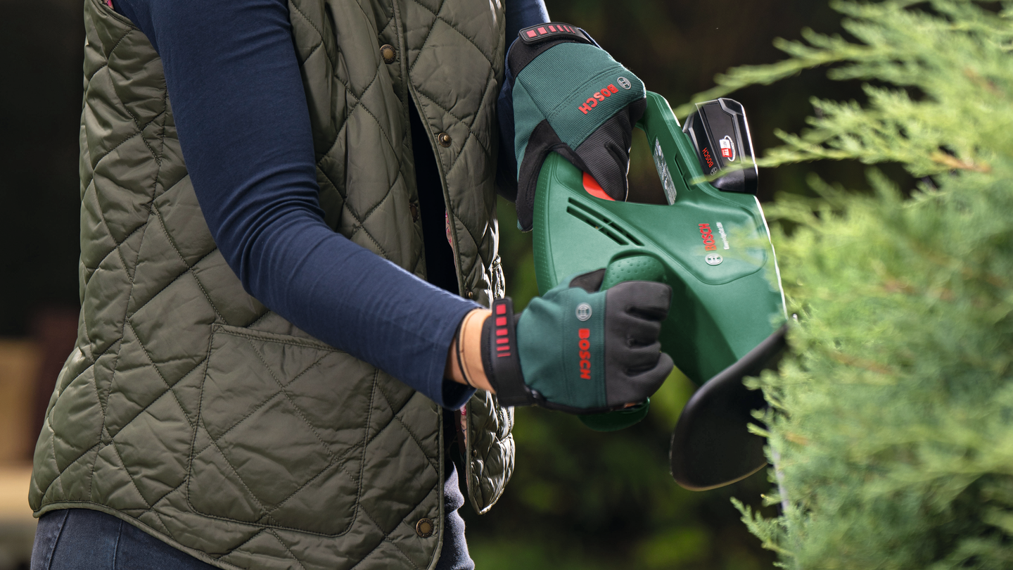 Akkupensasleikkuri Bosch EasyHedgeCut 18-44-11 Solo