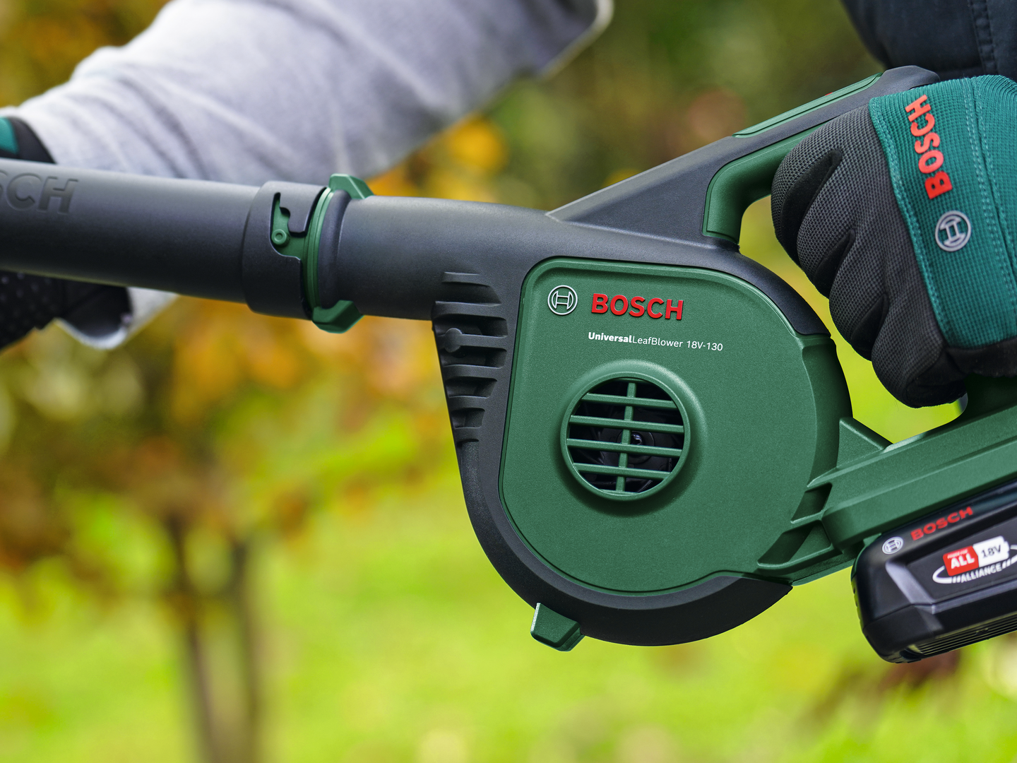 Akkulehtipuhallin Bosch Universal LeafBlower 18V-130 1x2,5Ah + laturi