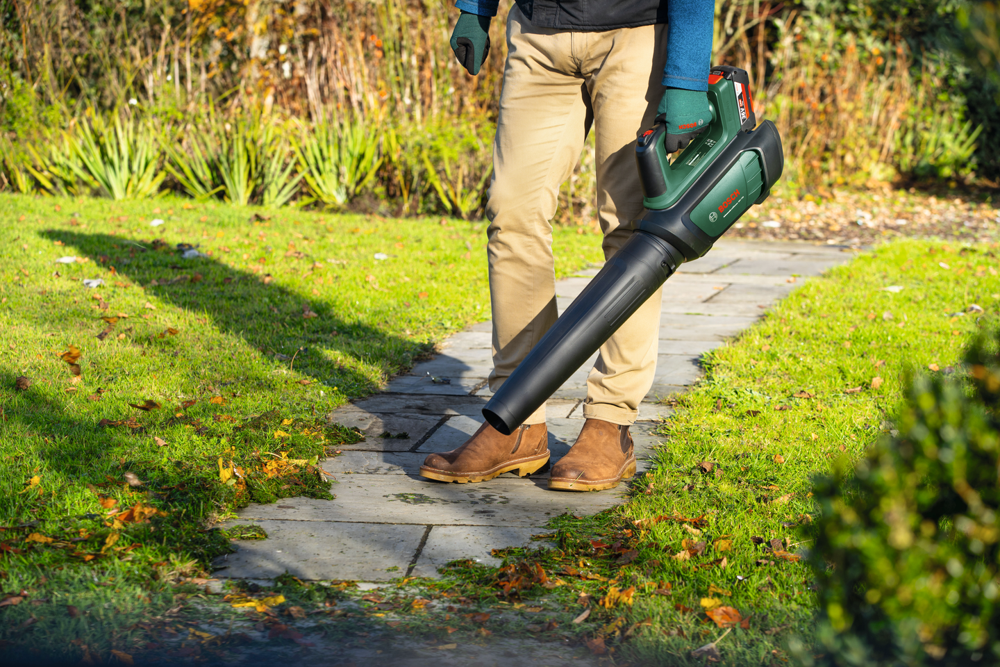 Akkulehtipuhallin Bosch AdvancedLeafBlower 36V-750 1x2,0Ah + laturi