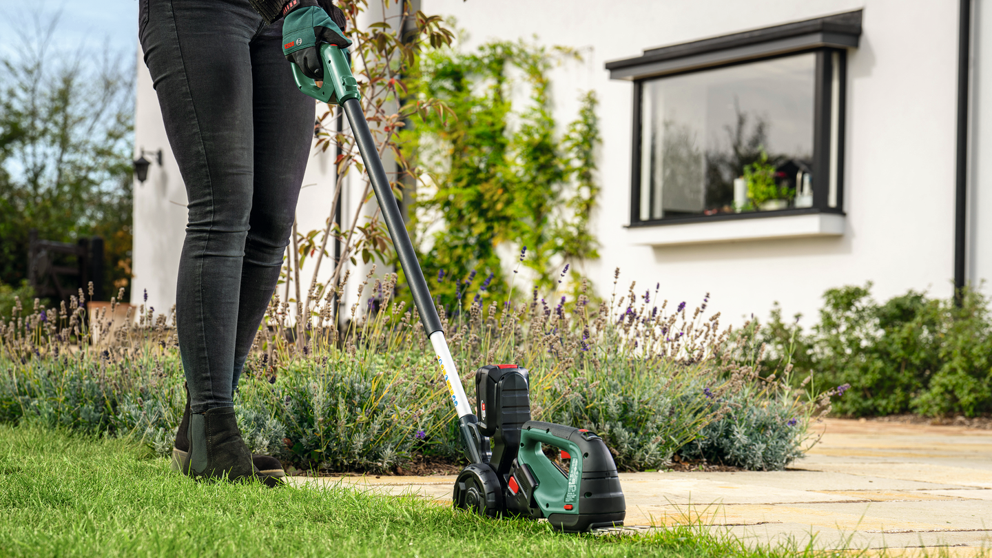 Teleskooppivarsi Bosch AdvancedShear 18V-10 -akkuruohosaksille