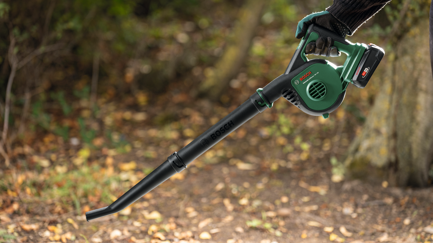 Akkulehtipuhallin Bosch Universal LeafBlower 18V-130 1x2,5Ah + laturi